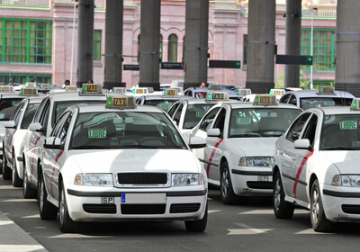 Taxis esperando pasajeros